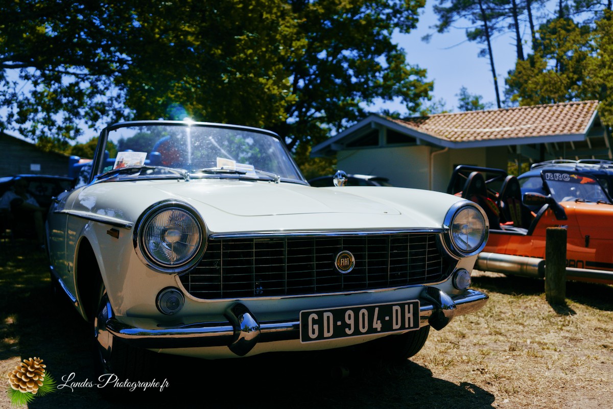 🚗  Les 10 ans du Club Loun Rétro : Patrimoine Roulant au Bord du Lac de Léon
